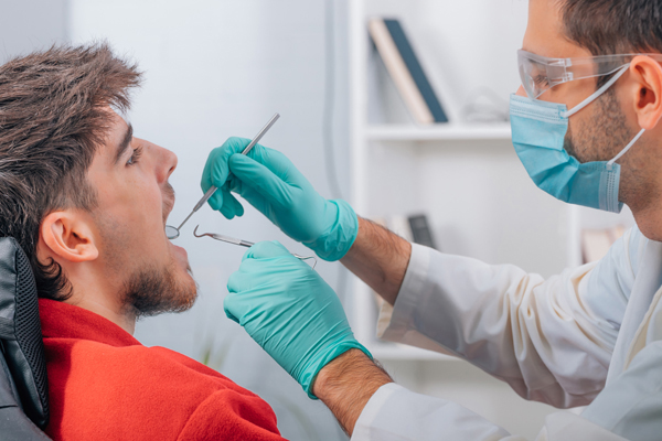 Smile Makeover: Crowns Or Veneers?